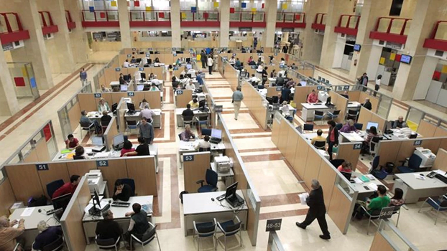 Funcionarios en una administración pública Funcionarios en una administración pública