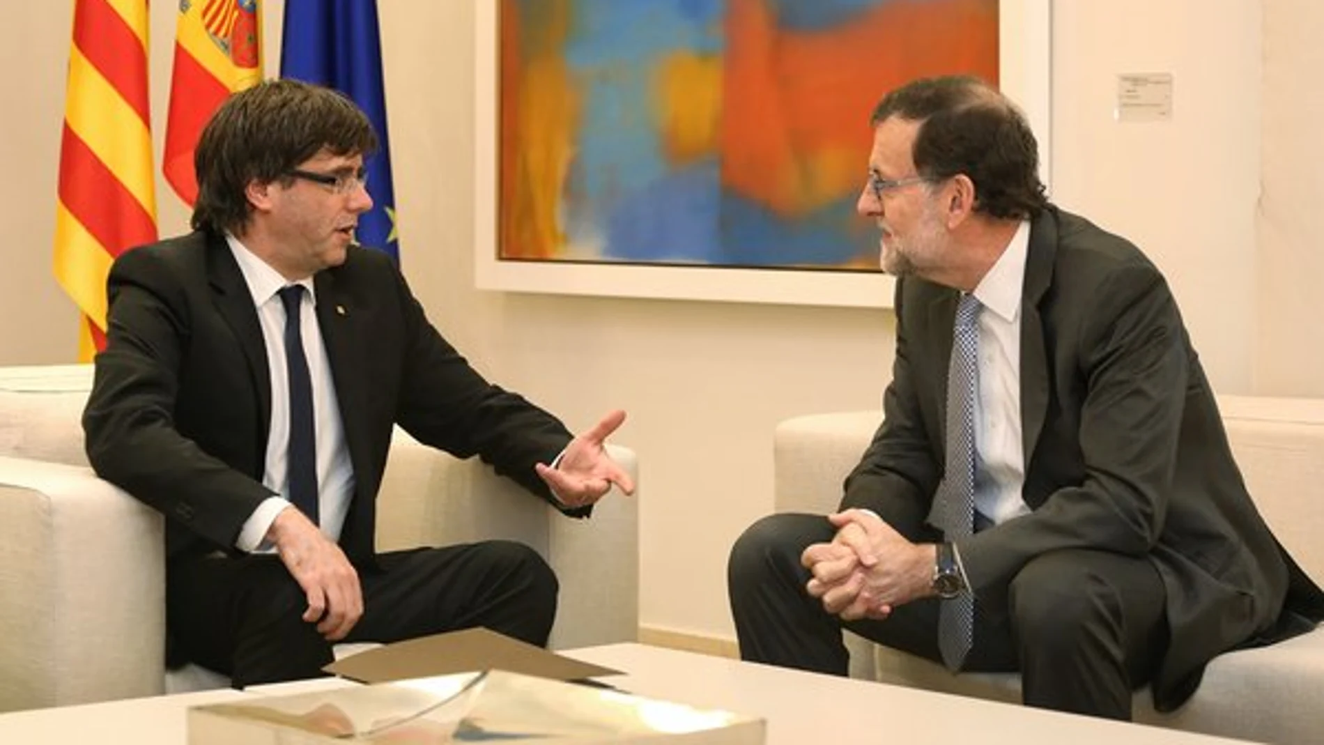 Mariano Rajoy y Carles Puigdemont, reunidos en La Moncloa