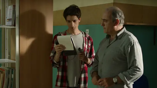 Merlí le da lecciones a Gerard de cómo conquistar a Mónica Merlí le da lecciones a Gerard de cómo conquistar a Mónica