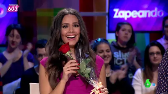Cristina Pedroche al recibir la rosa de San Jordi Cristina Pedroche al recibir la rosa de San Jordi