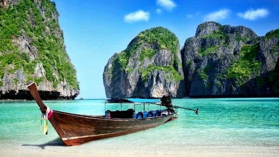 Imagen de la playa Maya Bay, en Tailandia Imagen de la playa Maya Bay, en Tailandia