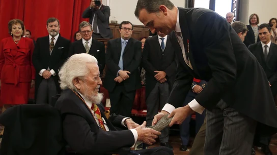 Fernando del Paso recibe el Premio Cervantes de manos de Felipe VI Fernando del Paso recibe el Premio Cervantes de manos de Felipe VI
