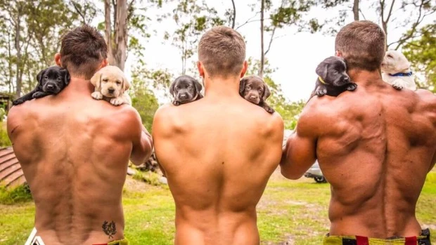 Firefighters calendar: el calendario de bomberos desnudos y cachorros
