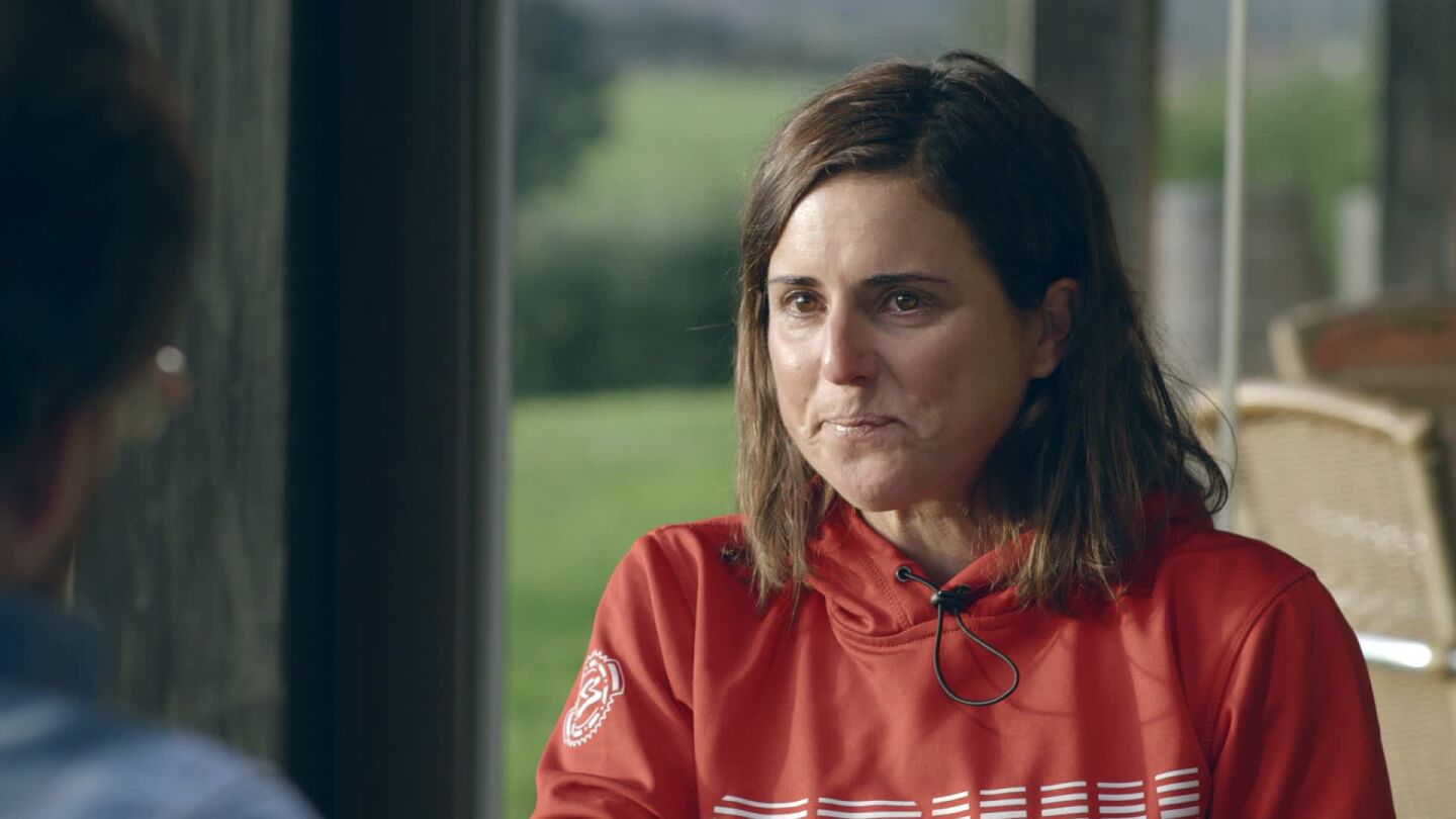 Jordi &Eacute;vole entrevista a la triatleta vasca Virginia Berasategi