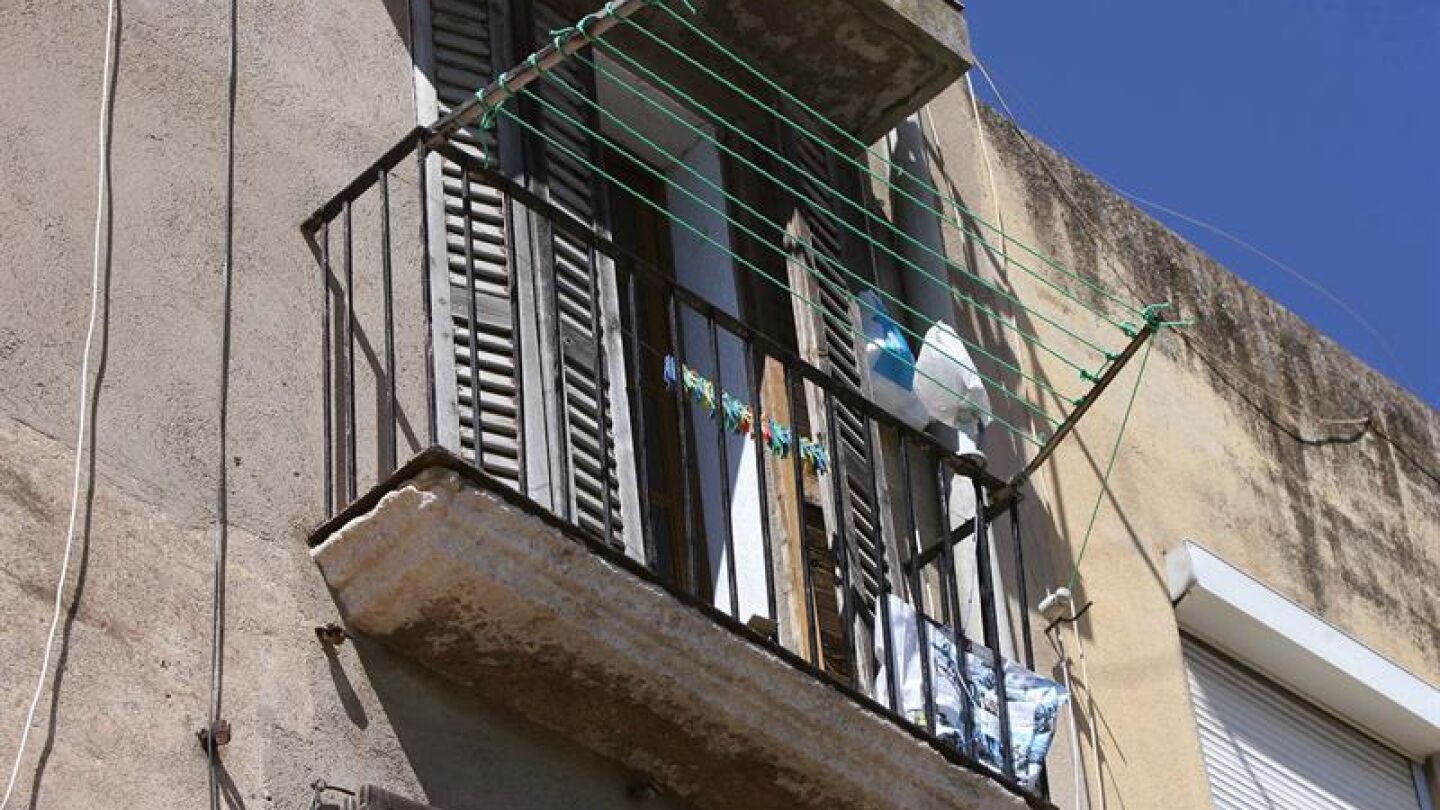 Un hombre mata a una mujer a pu&ntilde;aladas en Tarragona y se entrega a la polic&iacute;a