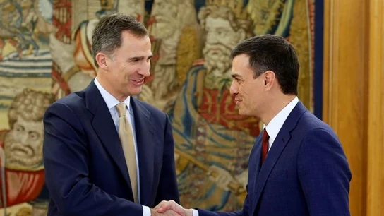 El rey Felipe VI con el líder socialista, Pedro Sánchez El rey Felipe VI con el líder socialista, Pedro Sánchez