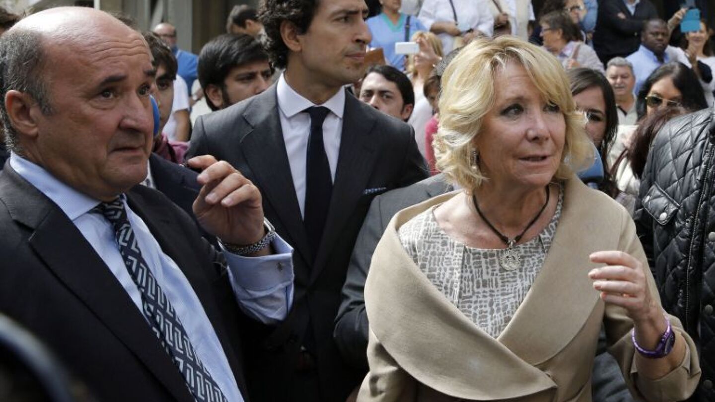 Beltr&aacute;n Guti&eacute;rrez junto a Esperanza Aguirre