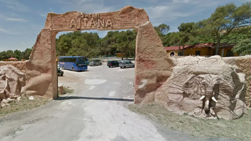 Imagen de la puerta de acceso al Safari Aitana, en Alicante