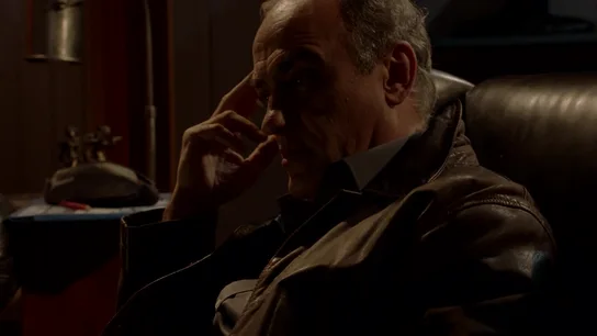 Merlí, pensativo tras mantener su trabajo gracias a un alumno Merlí, pensativo tras mantener su trabajo gracias a un alumno