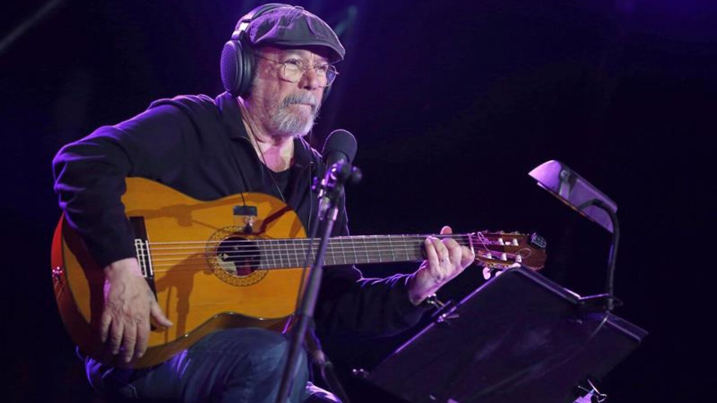 El cantante cubano Silvio Rodr&iacute;guez durante el concierto gratuito en Vallecas