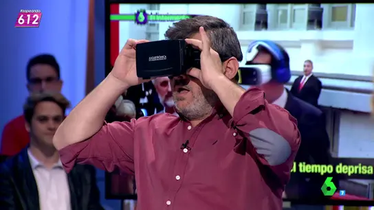 ¿Qué habrá visto Miki Nadal con sus gafas de realidad virtual? ¿Qué habrá visto Miki Nadal con sus gafas de realidad virtual?