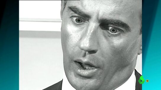 Ricardo Costa se convierte en modelo fotogr&aacute;fico para pagar sus deudas