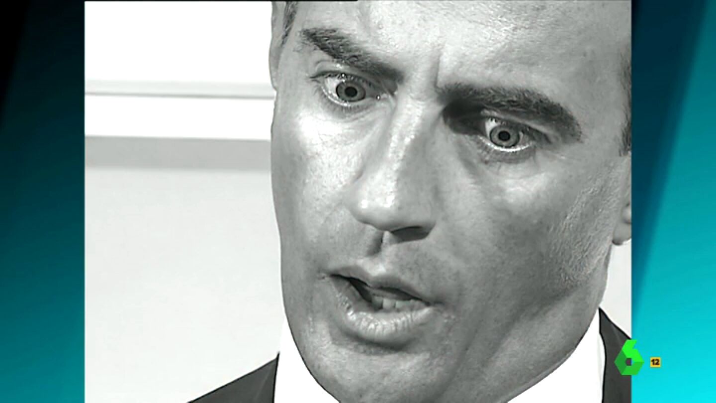 Ricardo Costa se convierte en modelo fotogr&aacute;fico para pagar sus deudas