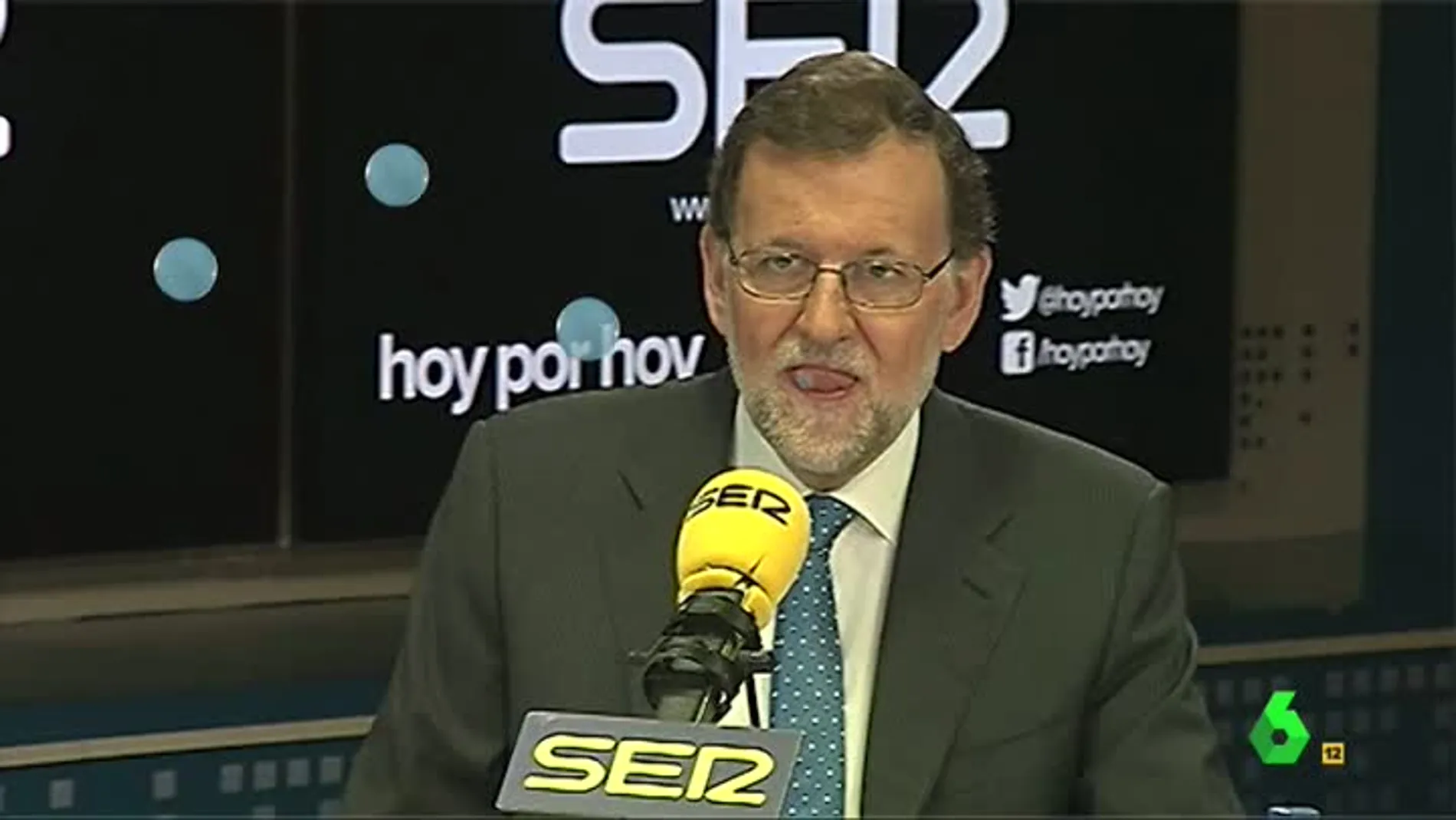 El nuevo pasatiempo de Mariano Rajoy: las burbujas de saliva