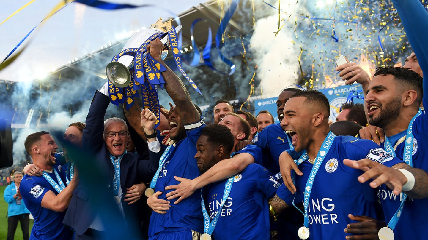 El Leicester levanta la Copa de campe&oacute;n de la Premier League