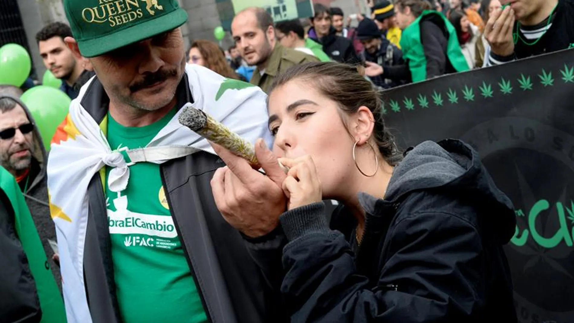 Unas mil personas piden en Madrid despenalizar y regularizar el consumo de cannabis