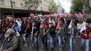 Huelga general convocada por los sindicatos contra las reformas de pensiones y fiscal en Atenas