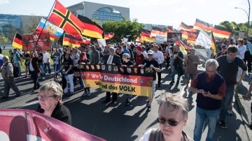 Participantes en la protesta contra la cancillar alemana