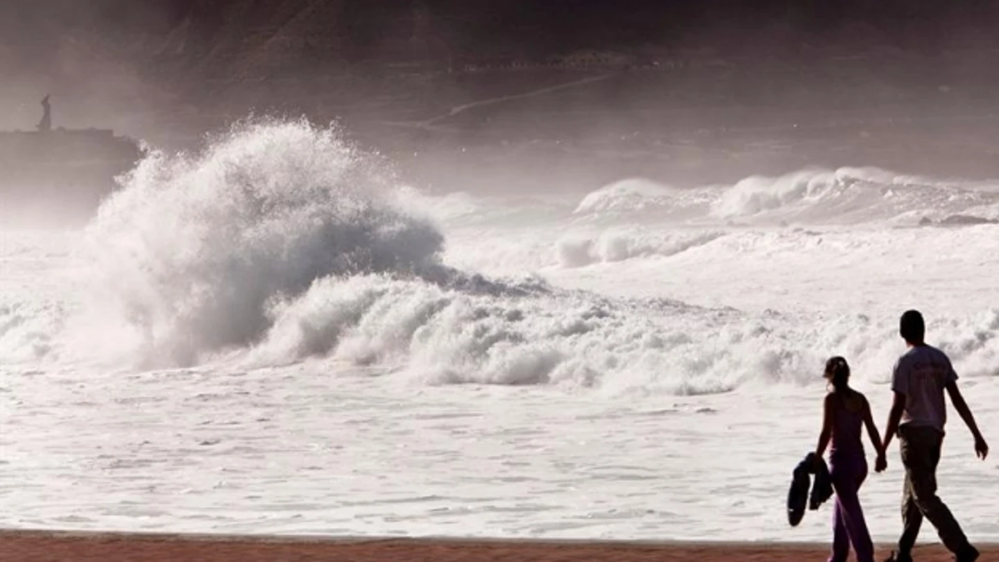 Fuertes lluvias y oleaje Fuertes lluvias y oleaje