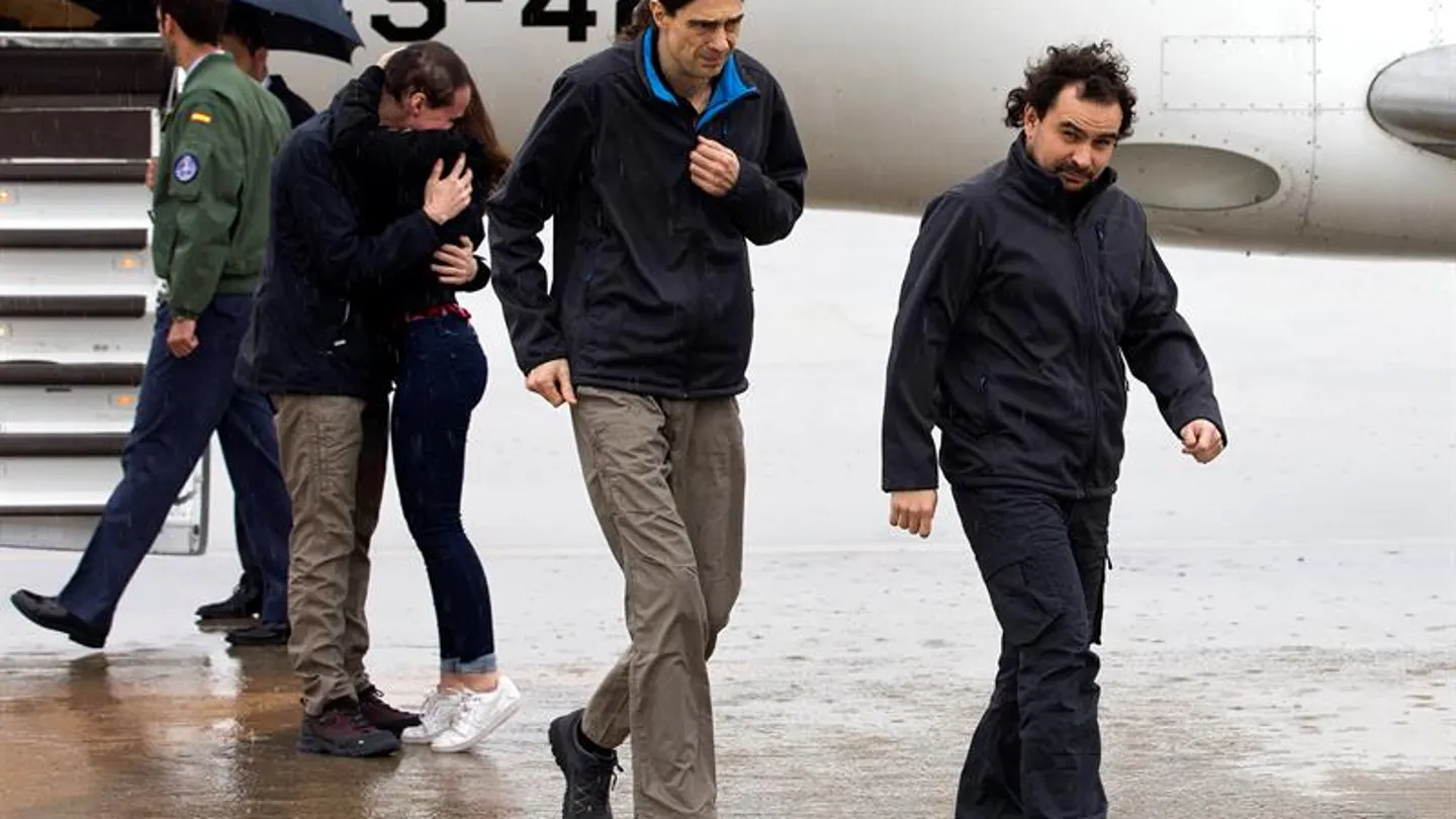Los tres periodistas españoles liberados en Siria a su llegada a Madrid Los tres periodistas españoles liberados en Siria a su llegada a Madrid
