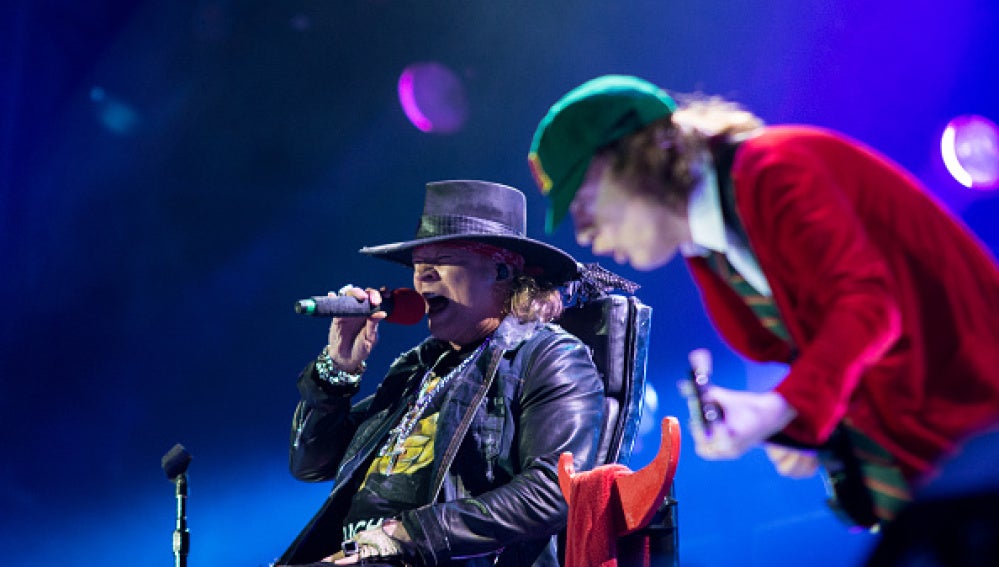 Axl Rose y Angus Young durante el concierto de AC/DC