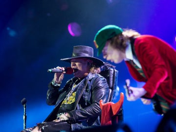Axl Rose y Angus Young durante el concierto de AC/DC Axl Rose y Angus Young durante el concierto de AC/DC