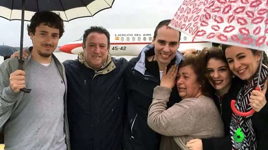 El periodista Antonio Pampliega se reencuentra con su familia tras ser liberado El periodista Antonio Pampliega se reencuentra con su familia tras ser liberado