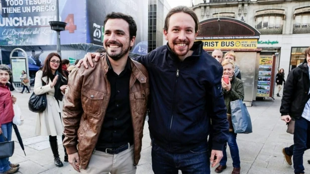 Alberto Garzón y Pablo Iglesias, tras la firma del preacuerdo