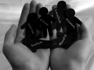 Confundir los nombres de dos personas es un error cognitivo común. Confundir los nombres de dos personas es un error cognitivo común.