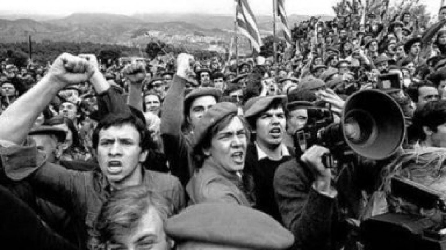 Miembros del partido carlista durante la manifestaci&oacute;n de Montejurra