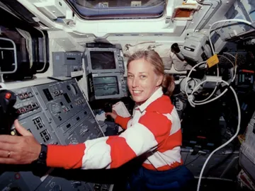 Una astronauta en el espacio Una astronauta en el espacio