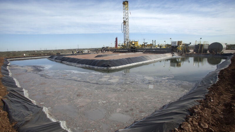 El daño del 'fracking' no es sólo sísmico: sus depósitos de aguas residuales contaminan