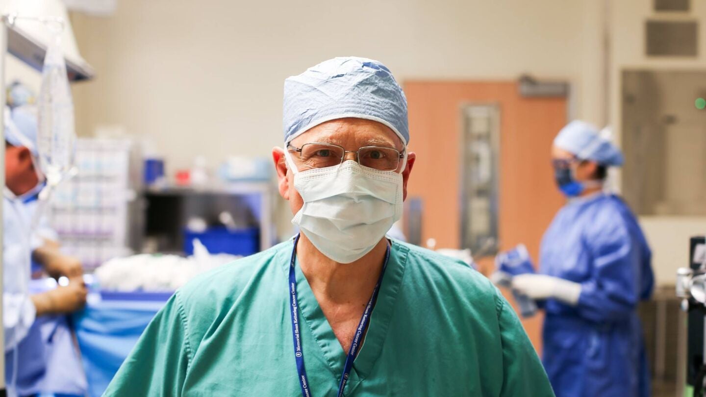 Dr. La Quaglia, cirujano jefe de un centro especializado en c&aacute;ncer en EEUU