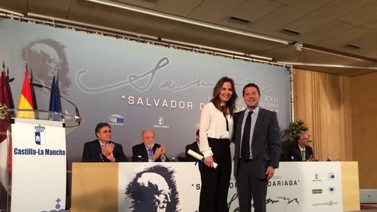 Mamen Mendizábal recibe el premio Salvador de Madariaga Mamen Mendizábal recibe el premio Salvador de Madariaga
