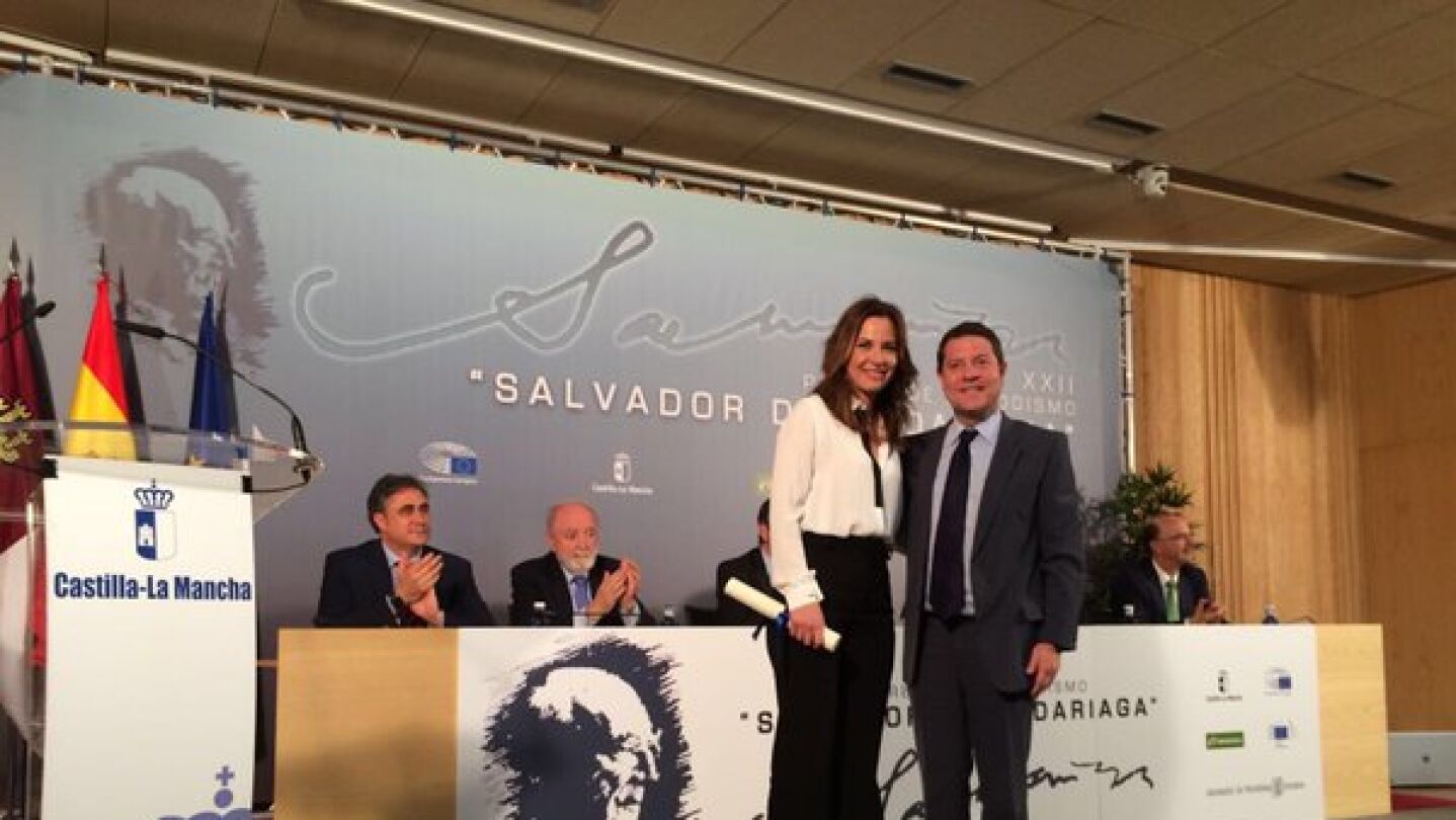 Mamen Mendiz&aacute;bal recibe el premio Salvador de Madariaga