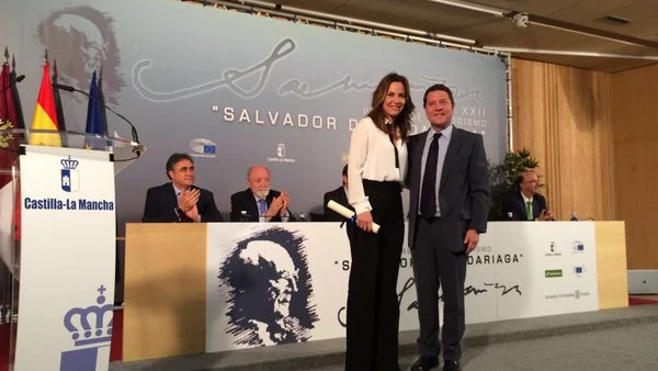 Mamen Mendizábal recibe el premio Salvador de Madariaga