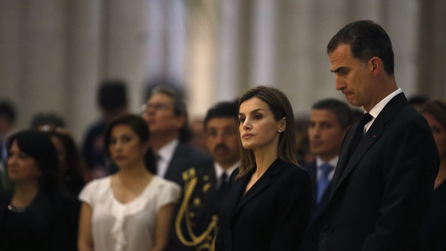 los reyes en el funeral por las víctimas del teremoto de Ecuador