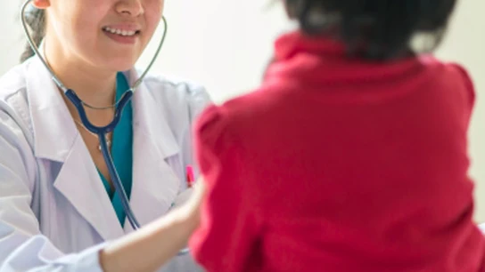 Un niño en una consulta médica Un niño en una consulta médica