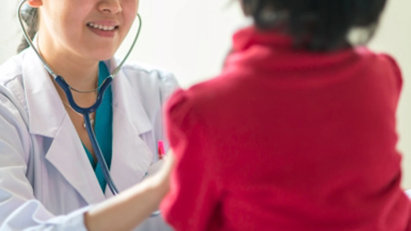 Un niño en una consulta médica Un niño en una consulta médica