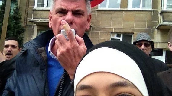 Uno de los selfis de Zakhia Belkhiri en la manifestación