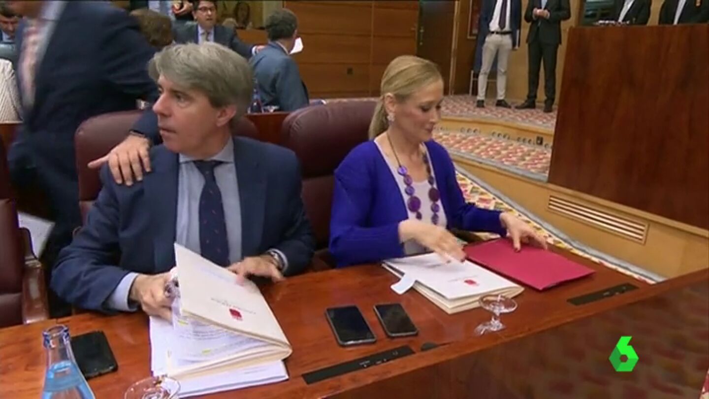 Frame 23.659874 de: Tenso pleno en la Asamblea de Madrid con los diputados del PP se&ntilde;alados por Marjaliza