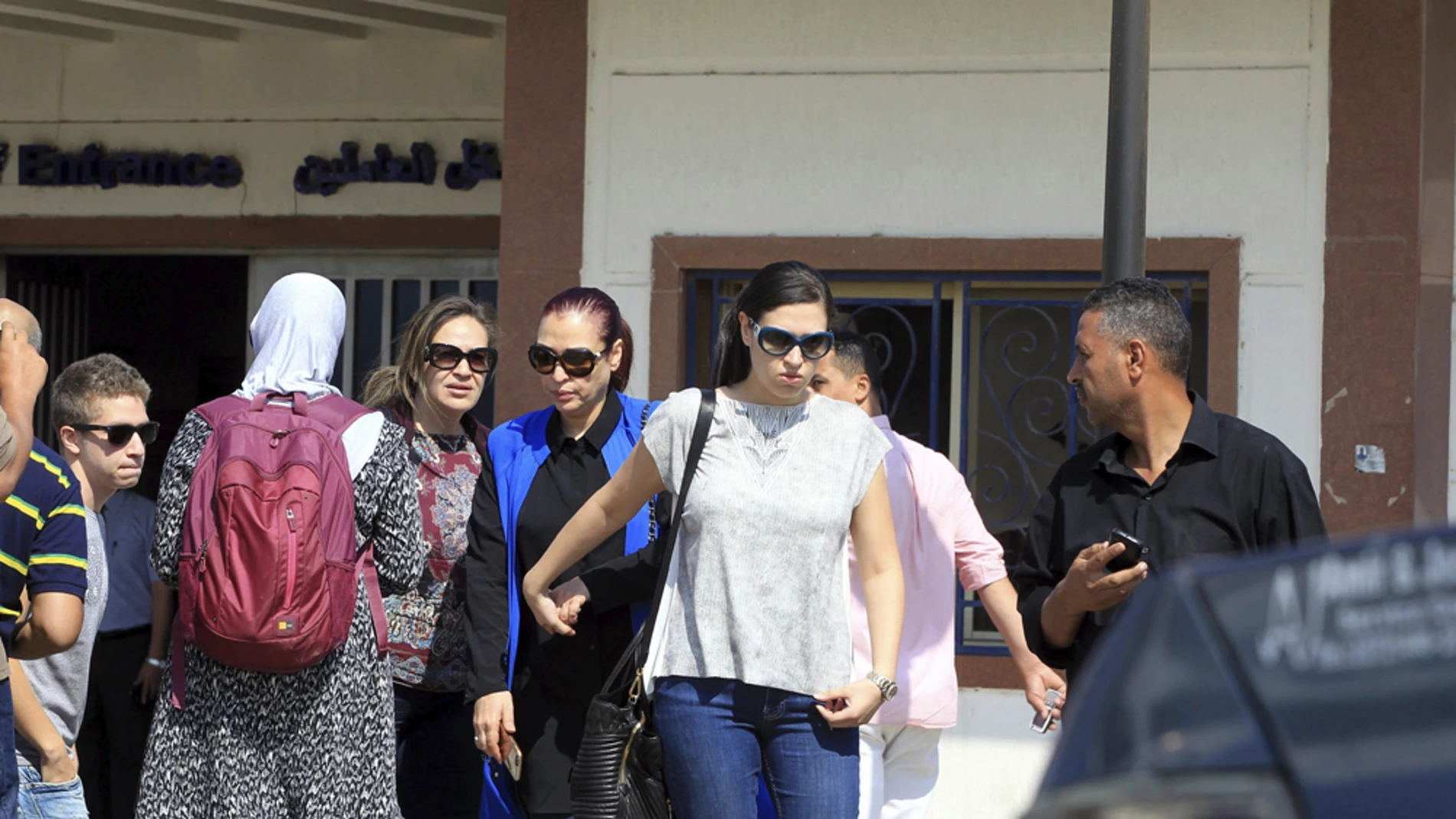 Familiares de las víctimas en el aeropuerto de El Cairo