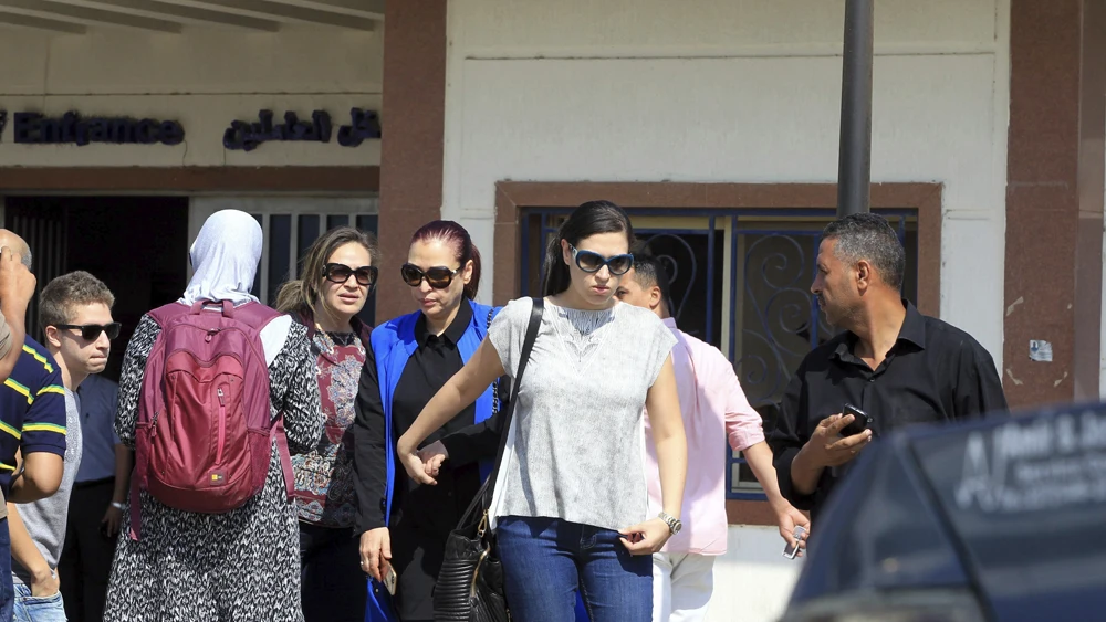 Familiares de las víctimas en el aeropuerto de El Cairo