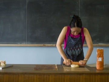 La receta de las clases de Cheng lleva algo más que pizarras y tizas.