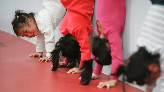 Imagen de niños entrenando Imagen de niños entrenando