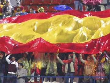 Bandera de España, en un campo de fútbol Bandera de España, en un campo de fútbol