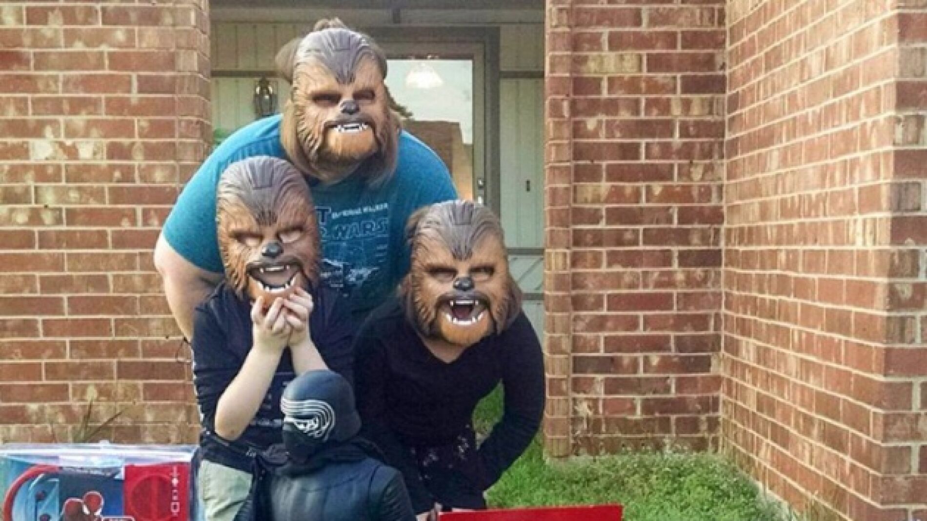 La familia Payne, disfrutando de los regalos de Kohl's