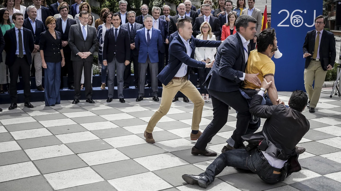 Un espontáneo en un acto del PP Un espontáneo en un acto del PP