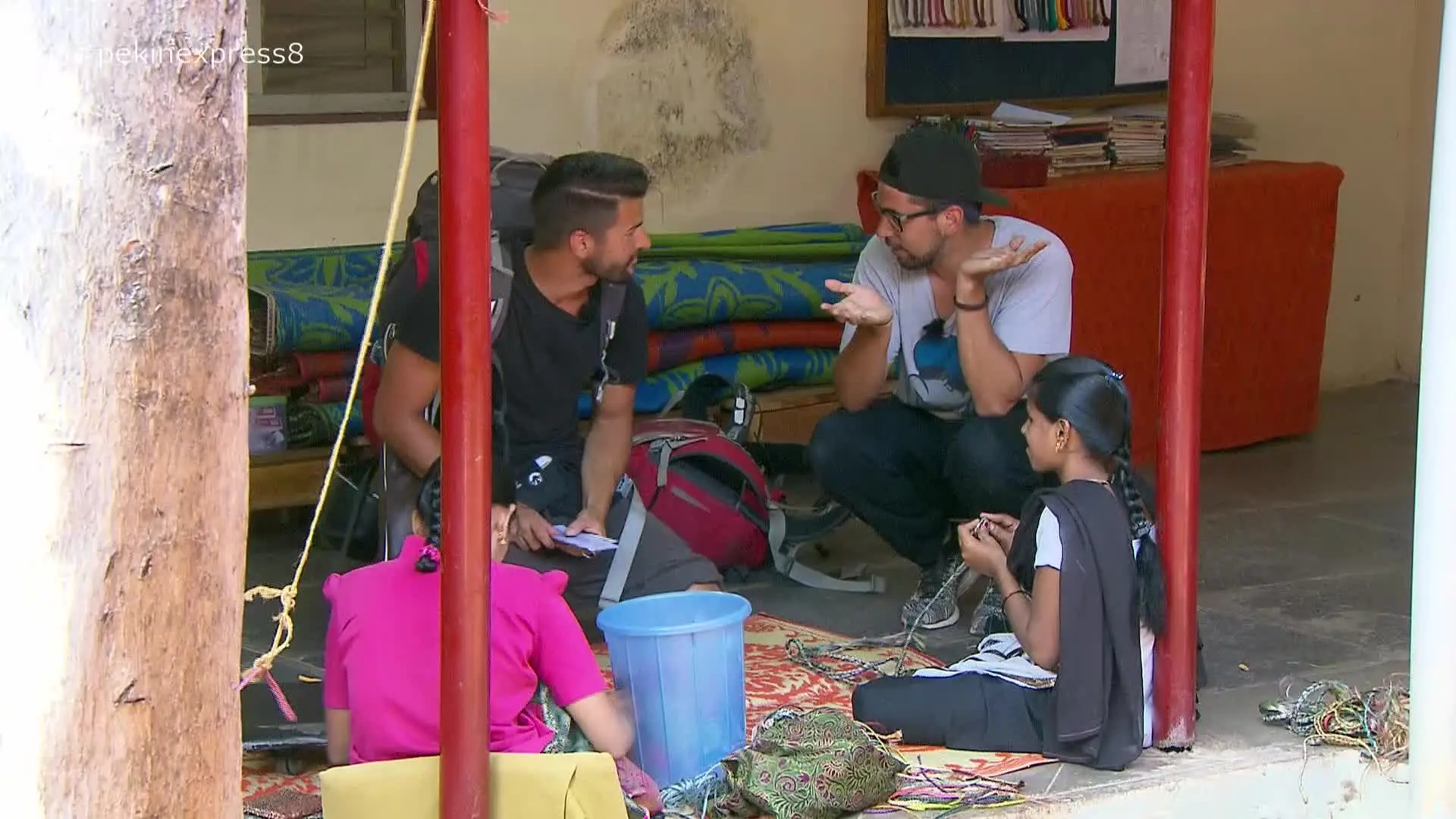 Los primos frikis en el centro de la Fundación Vicente Ferrer 