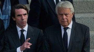 Los expresidentes del Gobierno, José María Aznar y Felipe González